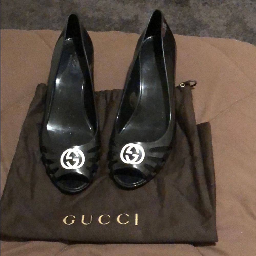 Gucci wedges size 9